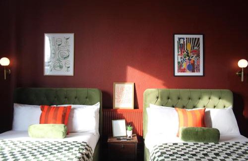 Bordesley Apartment | Stylish Digbeth Apartment, Sleeps 12 Opposite Birmingham Coach Station, perfect for large groups contractors
