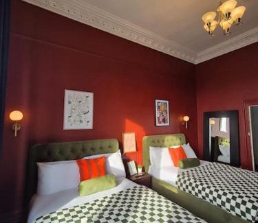 Bordesley Apartment | Stylish Digbeth Apartment, Sleeps 12 Opposite Birmingham Coach Station, perfect for large groups contractors