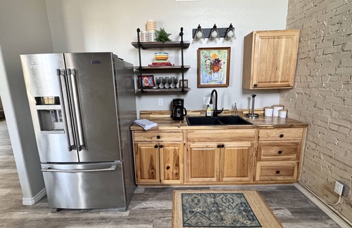 Brownwood Apartment | Stylish downtown apartment in Brownwood close to all of the downtown events