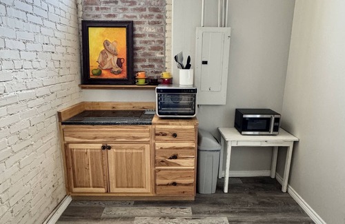 Brownwood Apartment | Stylish downtown apartment in Brownwood close to all of the downtown events