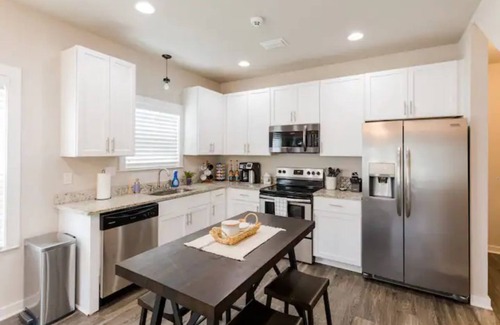 Downtown House | Stylish Downtown Home: steps away from all downtown hotspots