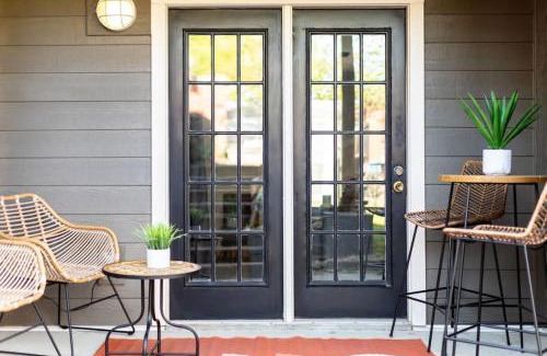 Rutledge Hill Apartment | Stylish Downtown Nashville Condo with Patio & Free Parking