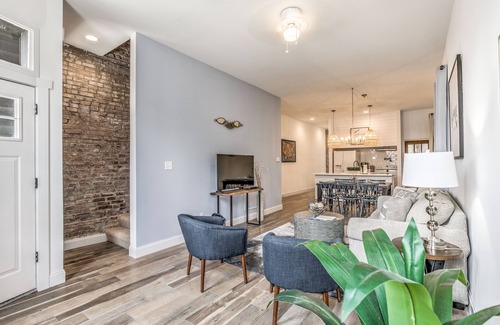 The Gate House | Stylish downtown retreat | JZ Vacation Rentals