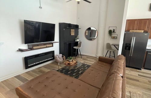 Sandusky Condo | Stylish Downtown Sandusky Condo Perfect for Family Getaway