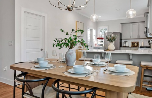 Durham House | Stylish Durham Getaway Near Duke/DT - Fun Backyard