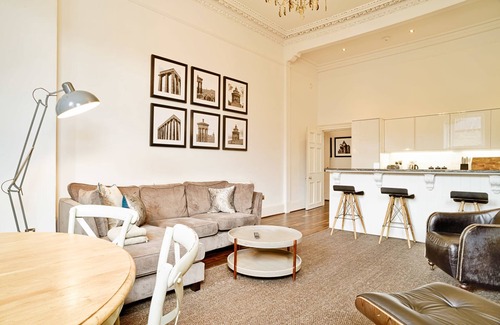 New Town Apartment | Stylish Edinburgh Suite in the City Centre