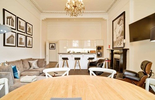 New Town Apartment | Stylish Edinburgh Suite in the City Centre