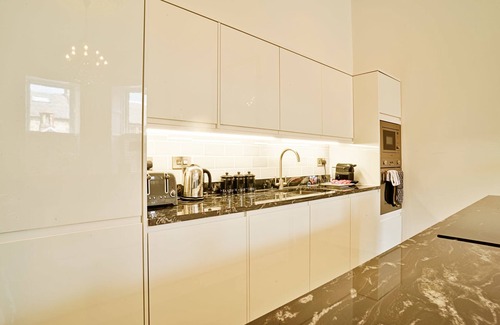 New Town Apartment | Stylish Edinburgh Suite in the City Centre