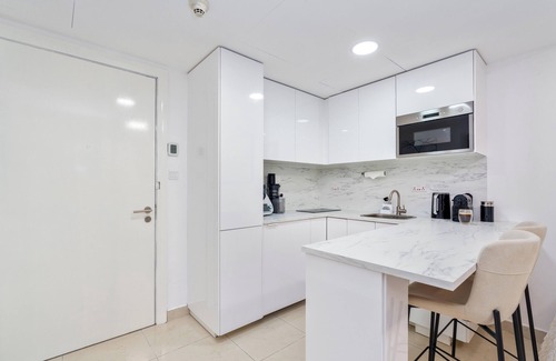 Jumeirah Lake Towers Apartment | Stylish & Elegant Studio, Rooftop Pool & Jacuzzi