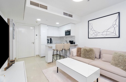 Jumeirah Lake Towers Apartment | Stylish & Elegant Studio, Rooftop Pool & Jacuzzi