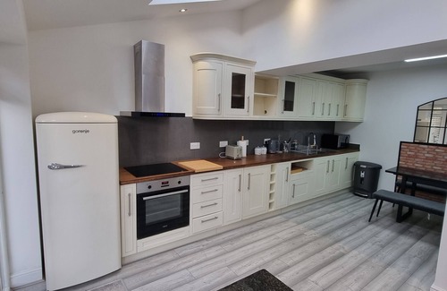 London Colney Apartment | Stylish Ensuite With Kitchenette, Serviced apartments in St Albans