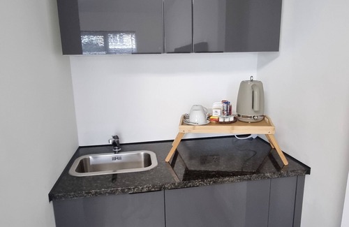 London Colney Apartment | Stylish Ensuite With Kitchenette, Serviced apartments in St Albans