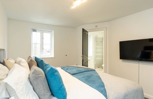 Birmingham House | Stylish Executive Home No96 - A beautiful and modern 5 bedroom house featuring 3 en-suites