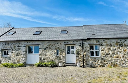 Goodwick House | Stylish, family friendly Pembrokeshire Bluestone Barn in idyllic coastal setting