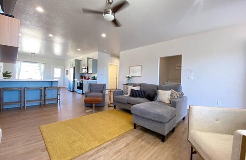 Kanab House | Stylish Family Home in Kanab just 40 Mins to Zion National Park!