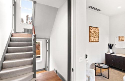 Upper Clapton Apartment | Stylish Family Home in Peaceful Hackney Spot