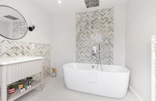 Upper Clapton Apartment | Stylish Family Home in Peaceful Hackney Spot