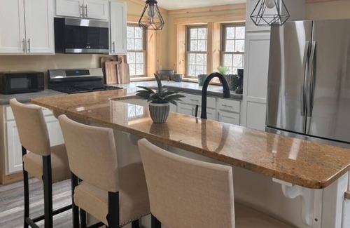Milford Other | Stylish Farmhouse with amazing view!