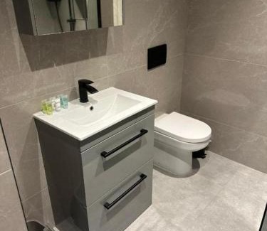 West Finchley Apartment | Stylish Finchley 2-Bedroom Flat - Near Tube