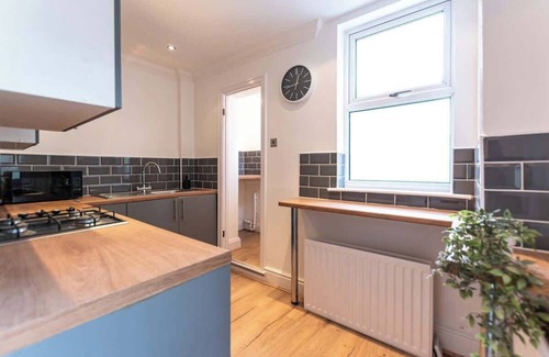 Liverpool Apartment | Stylish Flat, Ideal for Business & Long-Term Stays