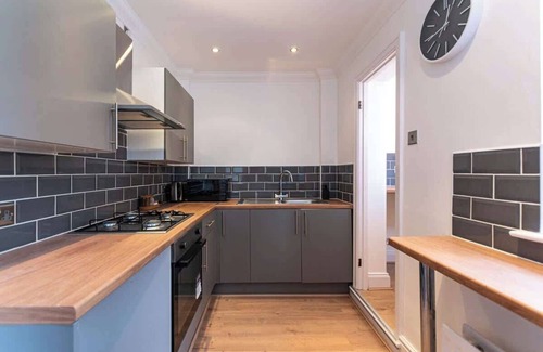 Liverpool Apartment | Stylish Flat, Ideal for Business & Long-Term Stays