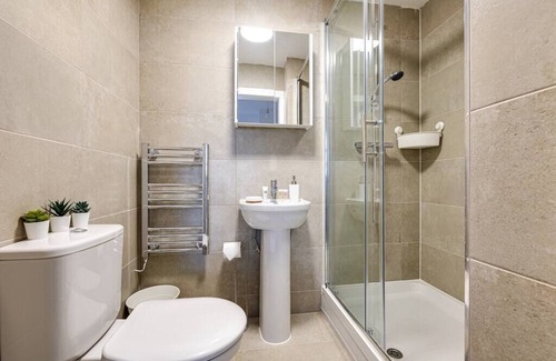 Offerton Apartment | Stylish flat in centre of Stockport by SDPstays