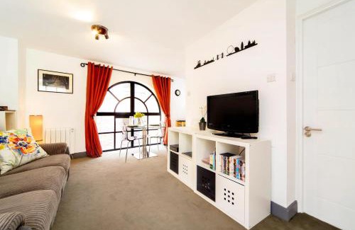 Castle Baynard Apartment | Stylish flat near St Pauls Cathedral