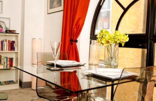 Castle Baynard Apartment | Stylish flat near St Pauls Cathedral
