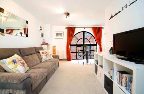 Castle Baynard Apartment | Stylish flat near St Pauls Cathedral