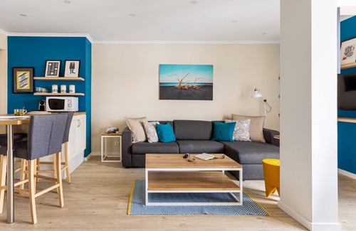 Costa de Caparica Apartment | Stylish flat w/balcony overlooking the sea