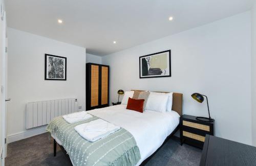 Beeston Apartment | Stylish Flat with En-Suites Near Nature & Amenities