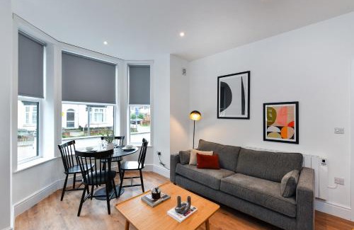 Beeston Apartment | Stylish Flat with En-Suites Near Nature & Amenities