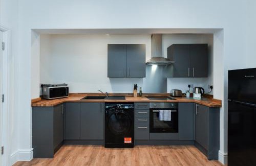 Beeston Apartment | Stylish Flat with En-Suites Near Nature & Amenities