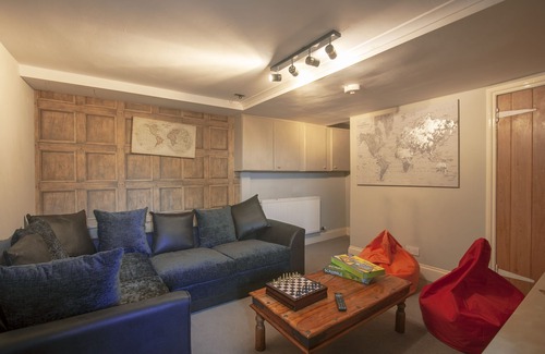 Bowness-on-Windermere House | Stylish 4 bedroomed cottage with games room, 2 minute walk to Bowness high st