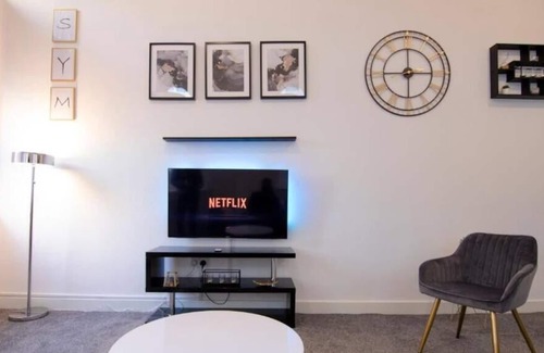 Bolton Condo | Stylish Gem in Central Bolton