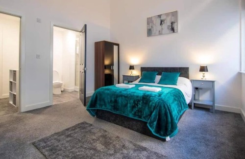 Bolton Condo | Stylish Gem in Central Bolton