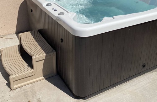 Las Cruces House | Stylish Getaway-2 Bed-Pool-Hot Tub
