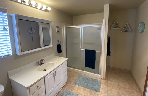 Las Cruces House | Stylish Getaway-2 Bed-Pool-Hot Tub