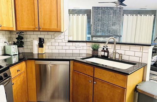 Morrisville House | Stylish Getaway King Suite Workstation for 2 Near RDU Airport & RTP