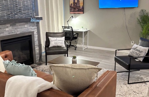 Morrisville House | Stylish Getaway King Suite Workstation for 2 Near RDU Airport & RTP