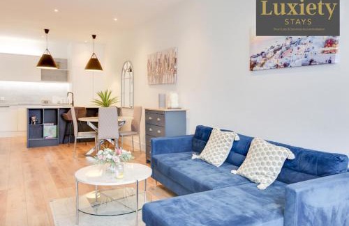 Westcliff-on-Sea Apartment | Stylish & Gorgeous 1BR Excellent Location Nr Cliffs Pavillion by Luxiety Stays Serviced Accommodation
