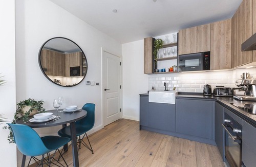 Hackney Wick Apartment | Stylish Hackney Wick Apartment with Terrace