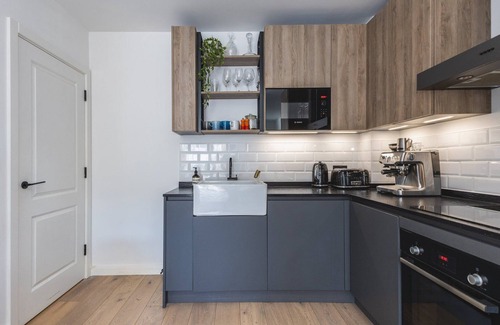 Hackney Wick Apartment | Stylish Hackney Wick Apartment with Terrace