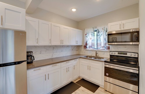 Harveys Lake Apartment | Stylish Harveys Lake Apt - Steps to the Water!