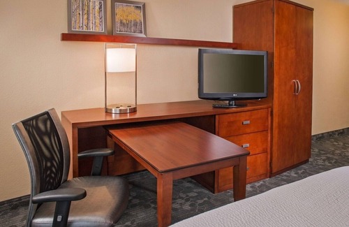 University Place Hotel | Stylish Hideaway Near UNC Charlotte | Gym, Pool, Pet-Friendly