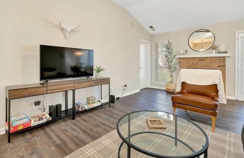 Charlotte House | 🏡 Stylish Home by Carowinds and Greenway ✨
