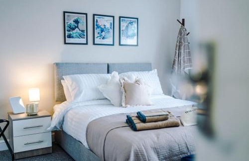 Manchester Apartment | Stylish Home, Games Room, Sleeps 6, Large Driveway, Perfect For Groups