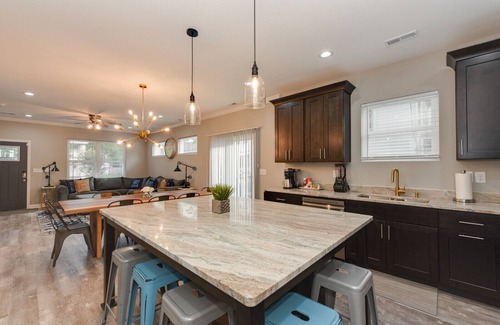 Hampton House | Stylish Home in Phoebus - 5 min to Buckroe Beach