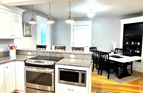 Wakefield Condo | Stylish home next to train to Boston, near Salem