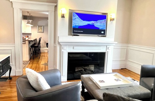 Wakefield Condo | Stylish home next to train to Boston, near Salem